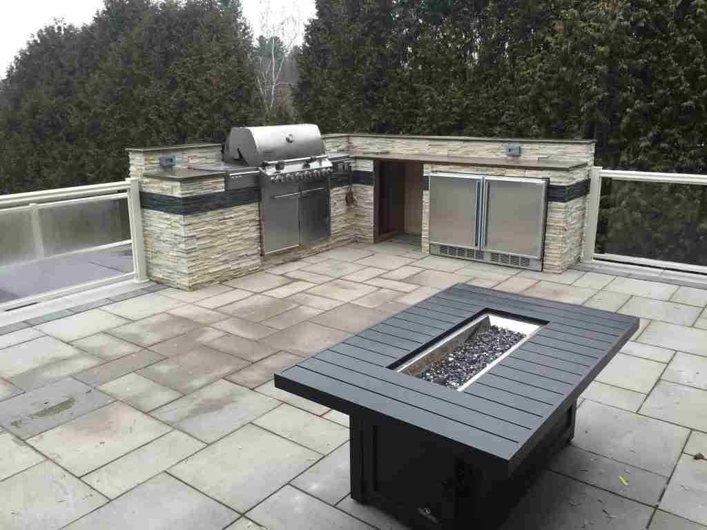 Outdoor Kitchen Using Stone Deks System