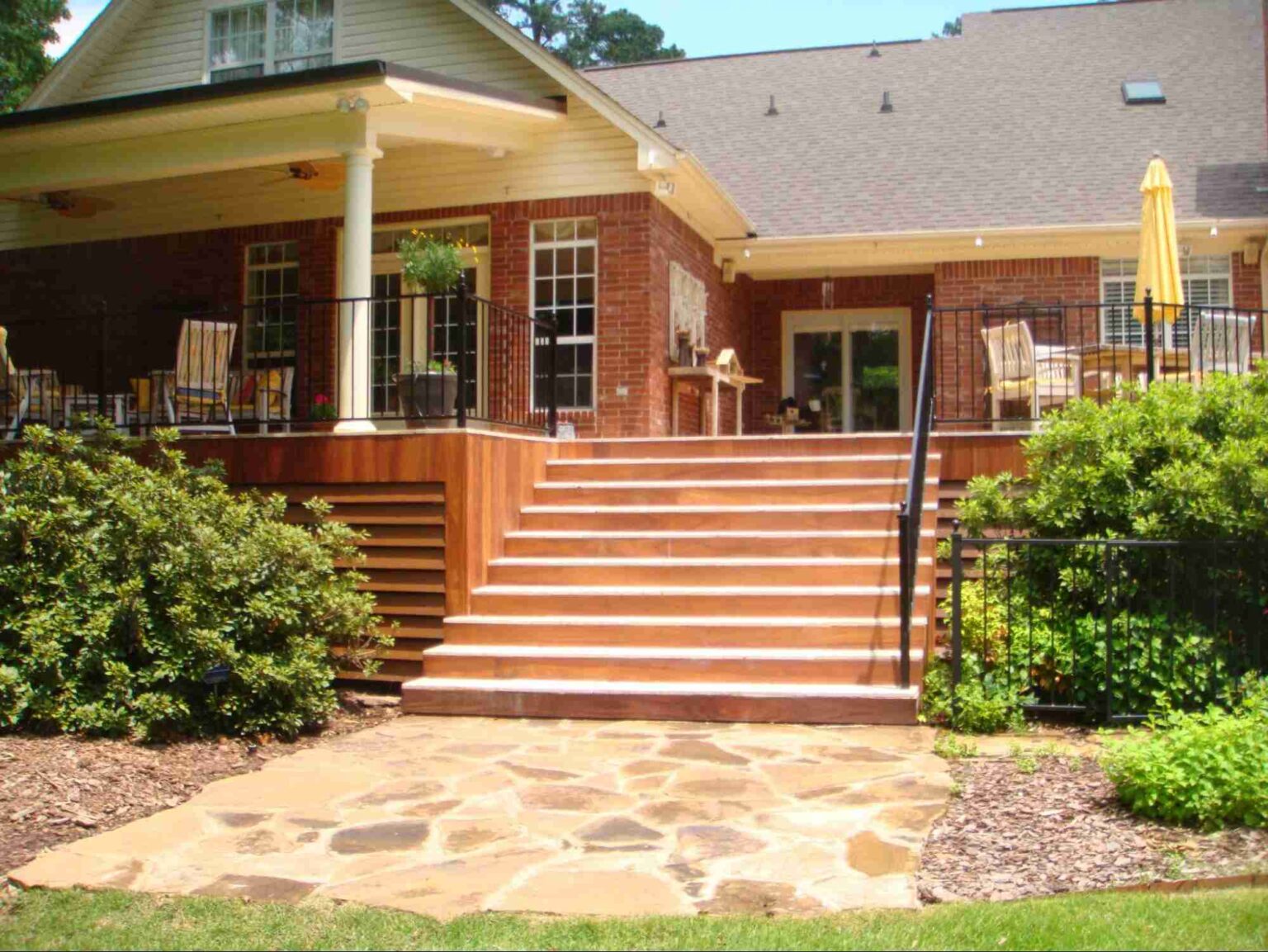 Raised vs GroundLevel Decks Pros and Cons Stonedeks